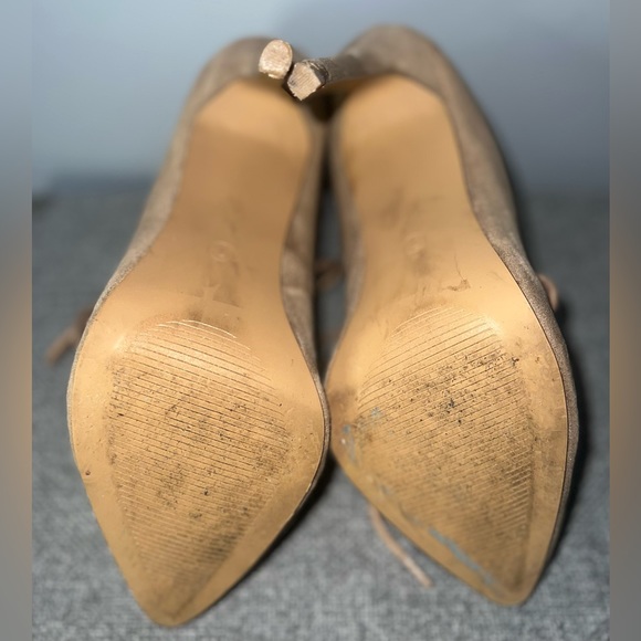 Nude Charlotte Russe size 7 pointy stilettos - Picture 5 of 7